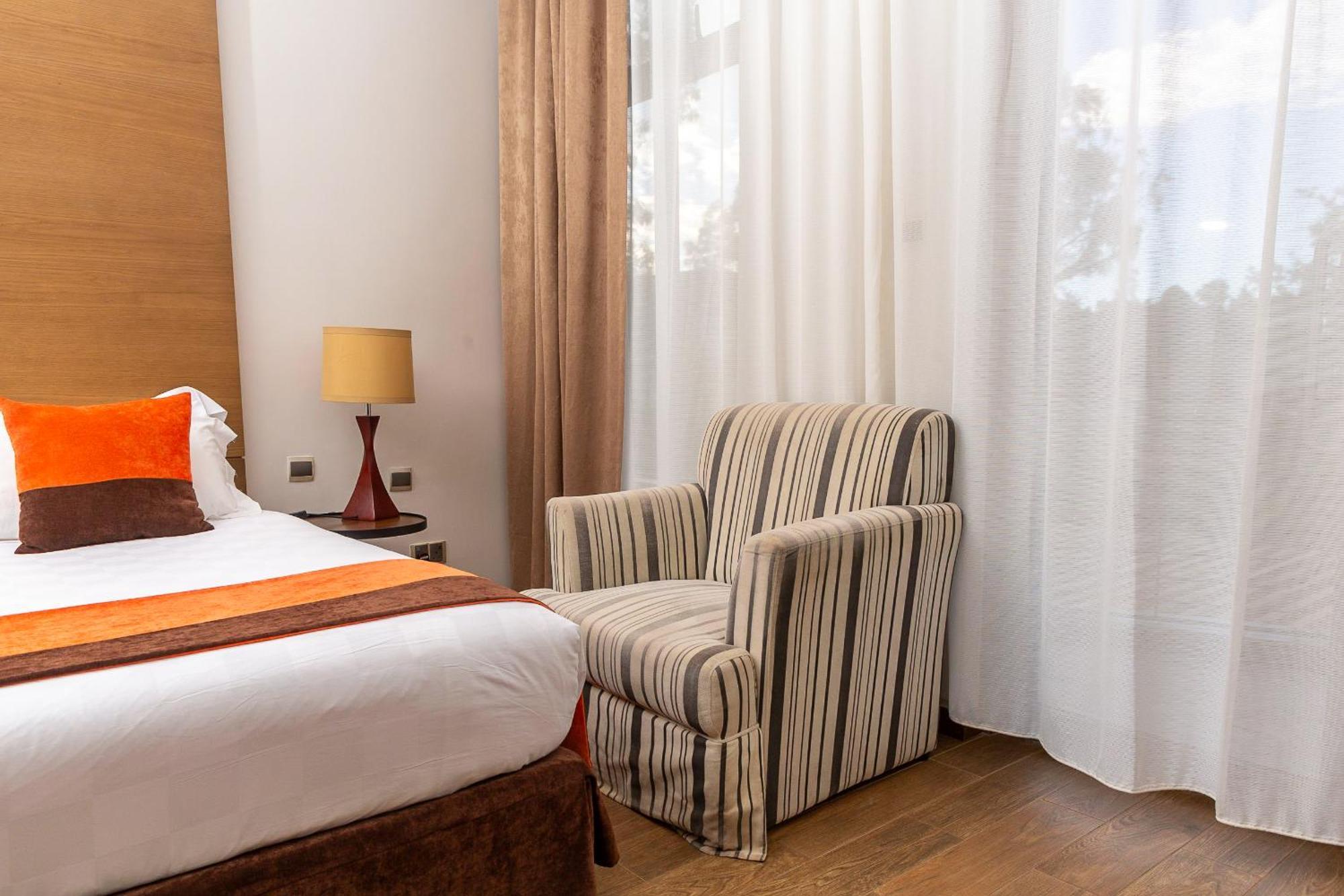 Alba Hotel Meru Екстер'єр фото