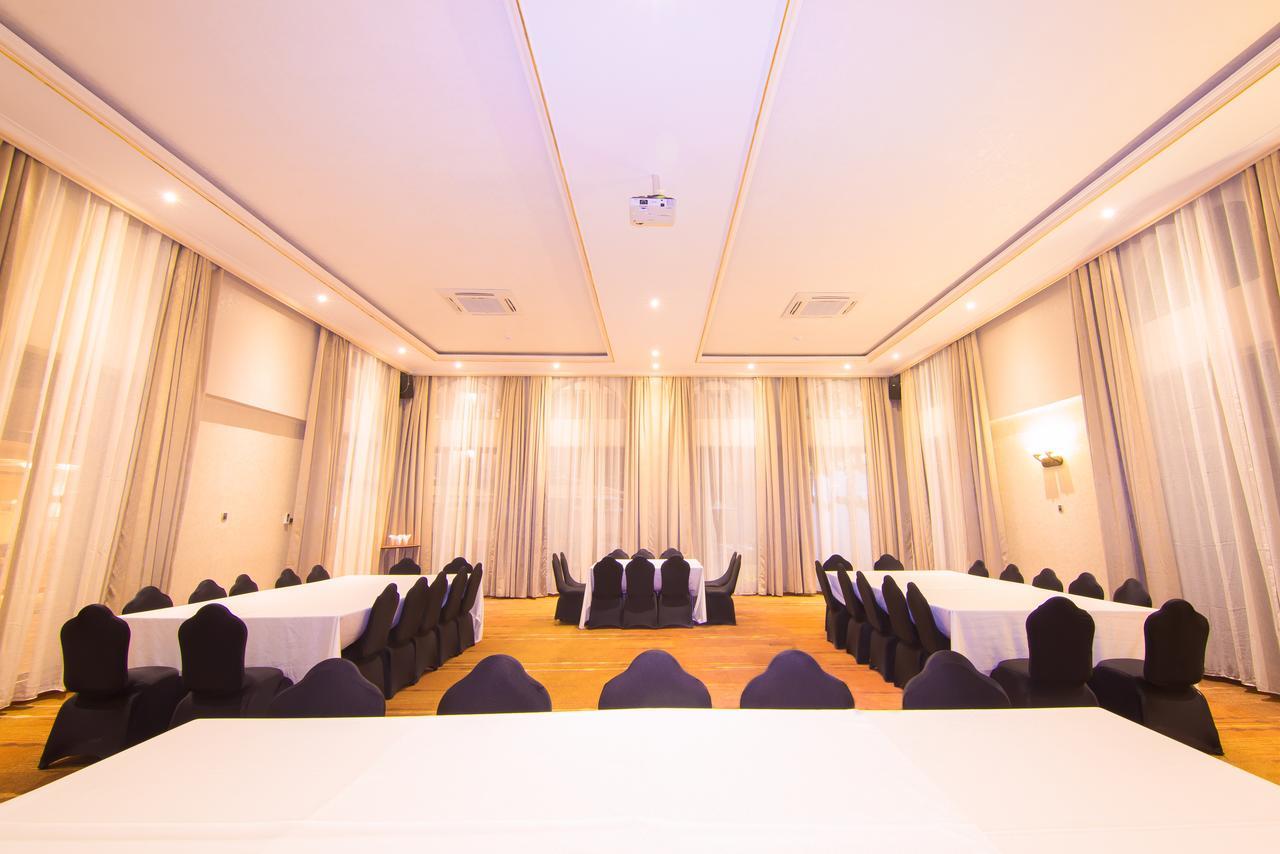 Alba Hotel Meru Екстер'єр фото